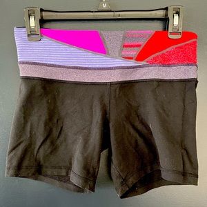 Lululemon Yoga Shorts | Reversible color or plain black | Size 4